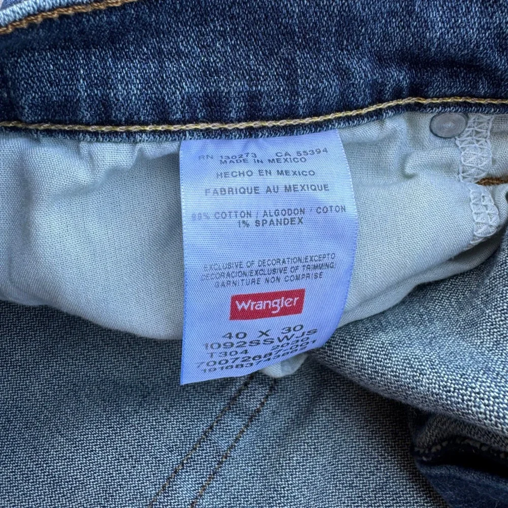 Wrangler Mens 40x30 Slim Straight Jeans Medium Wash Blue Denim 1092SSWJS